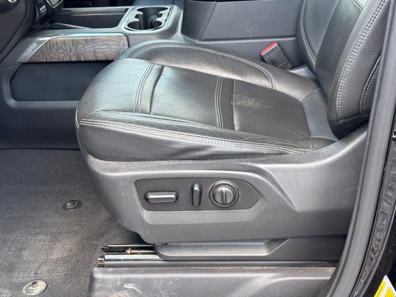 GMC Sierra 1500 Vehicle Full-screen Gallery Image 16