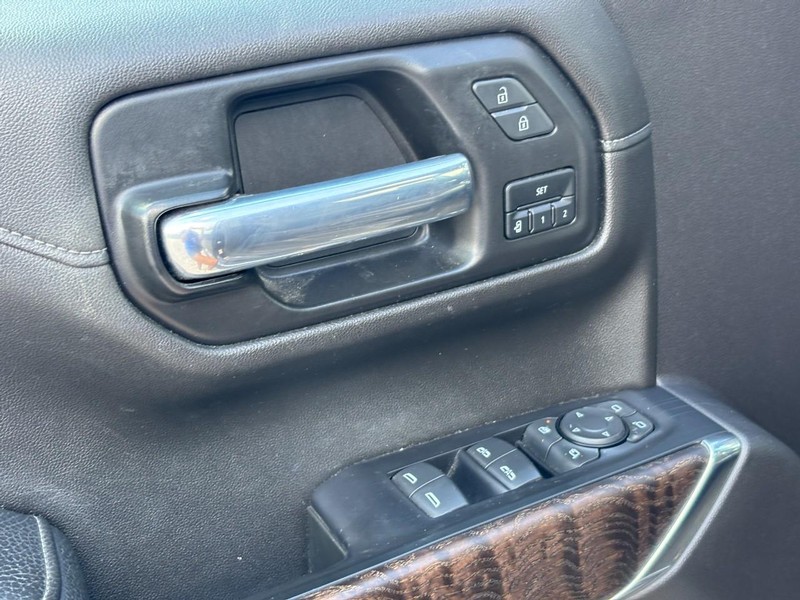 GMC Sierra 1500 Vehicle Full-screen Gallery Image 17