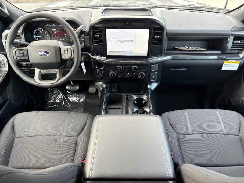 Ford F-150 Vehicle Full-screen Gallery Image 15