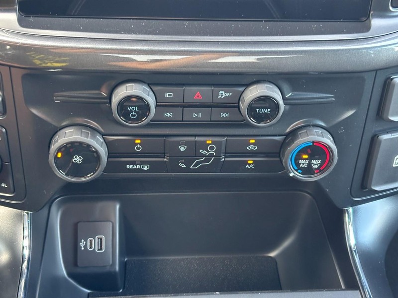 Ford F-150 Vehicle Full-screen Gallery Image 24