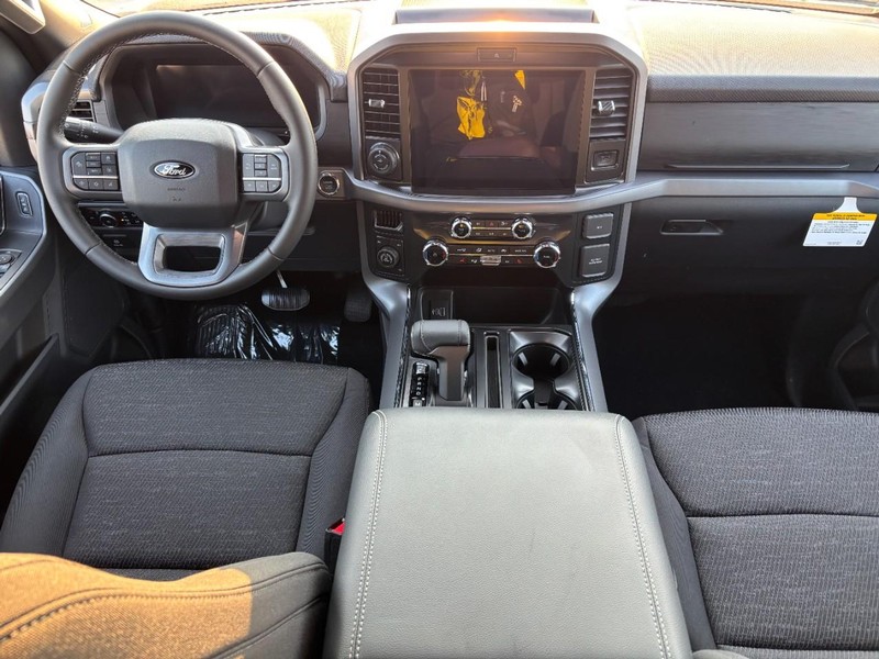 Ford F-150 Vehicle Full-screen Gallery Image 15