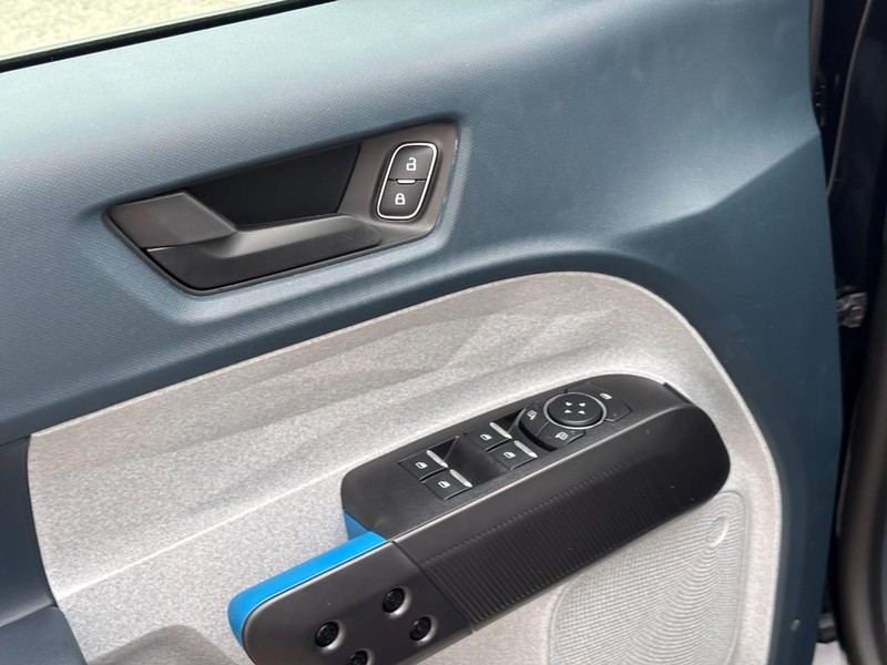 Ford Maverick Vehicle Full-screen Gallery Image 18