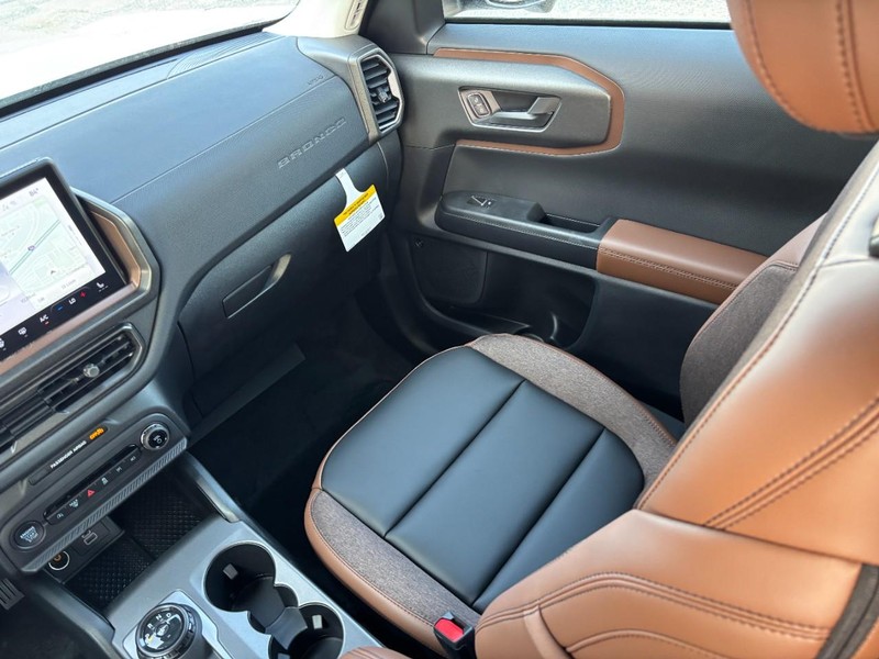 Ford Bronco Sport Vehicle Full-screen Gallery Image 16