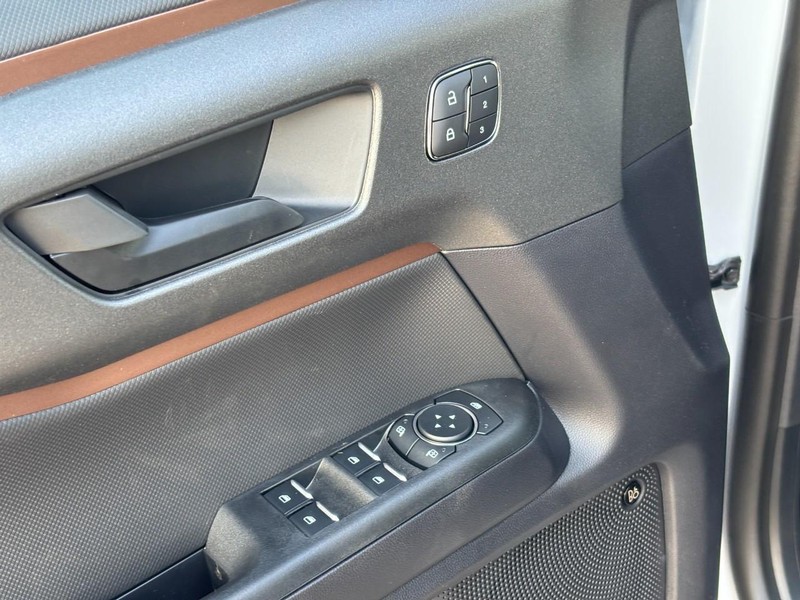 Ford Bronco Sport Vehicle Full-screen Gallery Image 18