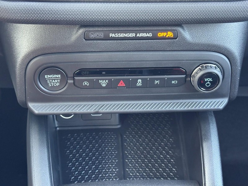 Ford Bronco Sport Vehicle Full-screen Gallery Image 25