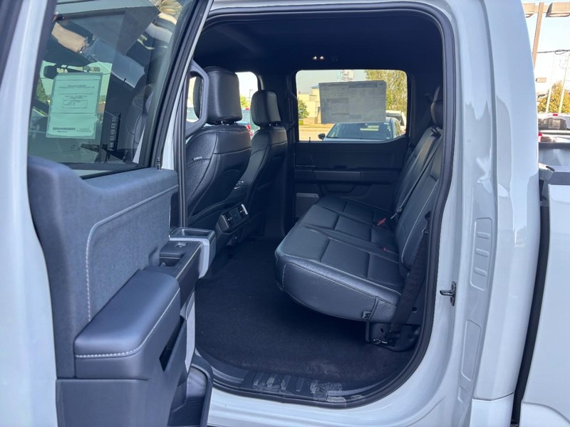Ford F-150 Vehicle Full-screen Gallery Image 13