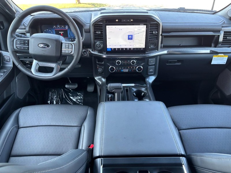 Ford F-150 Vehicle Full-screen Gallery Image 15