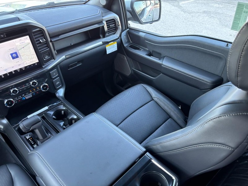 Ford F-150 Vehicle Full-screen Gallery Image 16