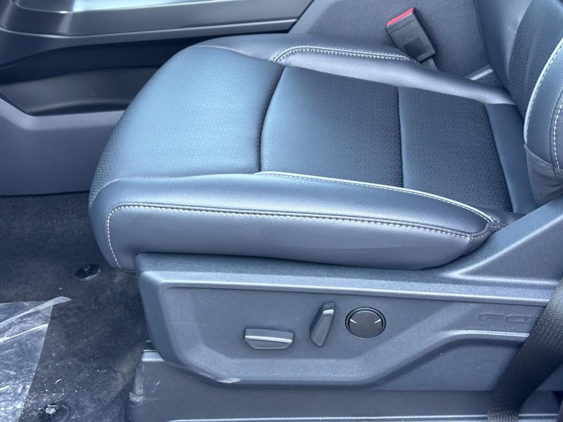 Ford F-150 Vehicle Full-screen Gallery Image 17