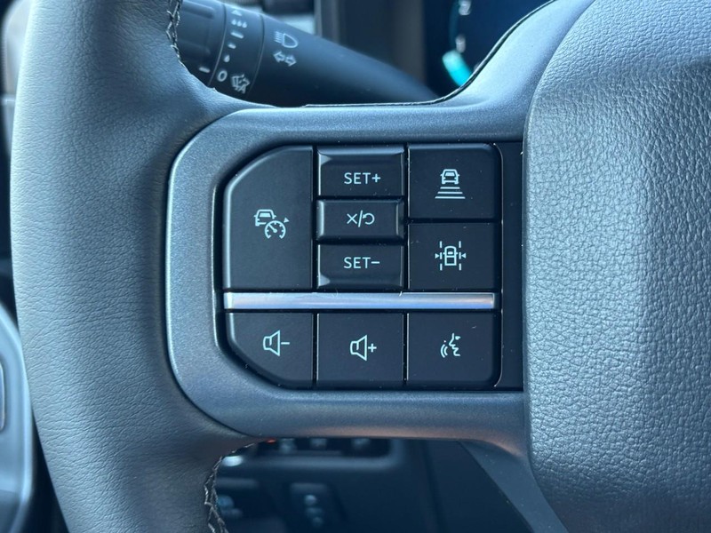 Ford F-150 Vehicle Full-screen Gallery Image 19