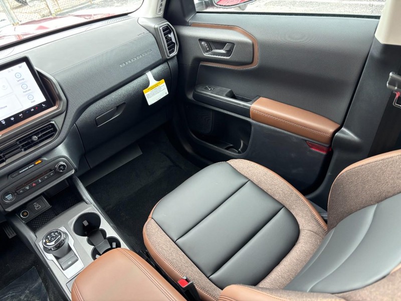 Ford Bronco Sport Vehicle Full-screen Gallery Image 16
