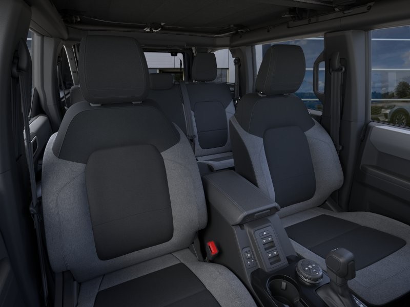 Ford Bronco Vehicle Full-screen Gallery Image 12