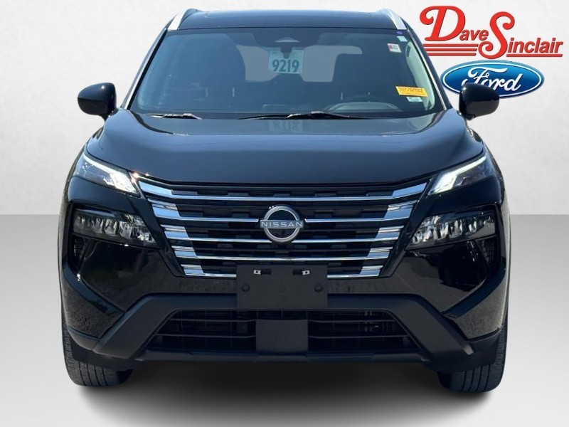 Nissan Rogue Vehicle Full-screen Gallery Image 02