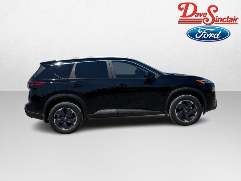Nissan Rogue Vehicle Full-screen Gallery Image 05