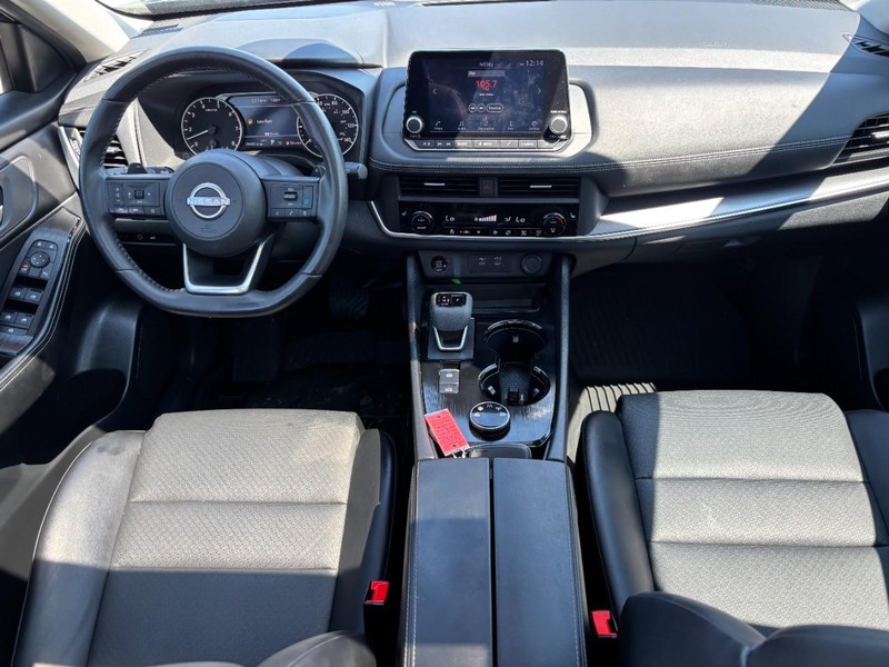Nissan Rogue Vehicle Full-screen Gallery Image 15
