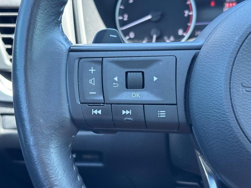Nissan Rogue Vehicle Full-screen Gallery Image 19
