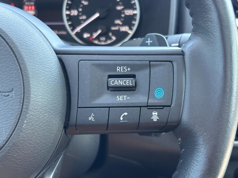 Nissan Rogue Vehicle Full-screen Gallery Image 20