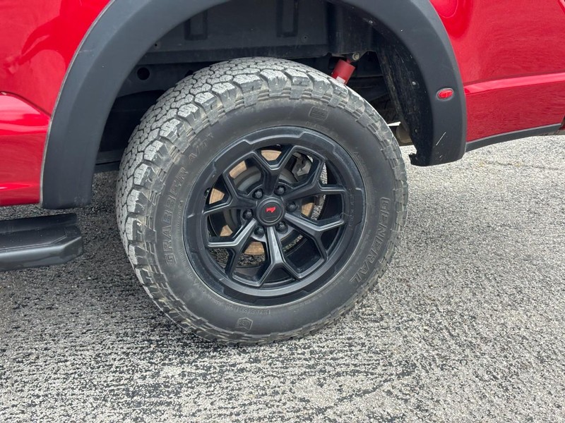 Ford F-150 Vehicle Full-screen Gallery Image 11