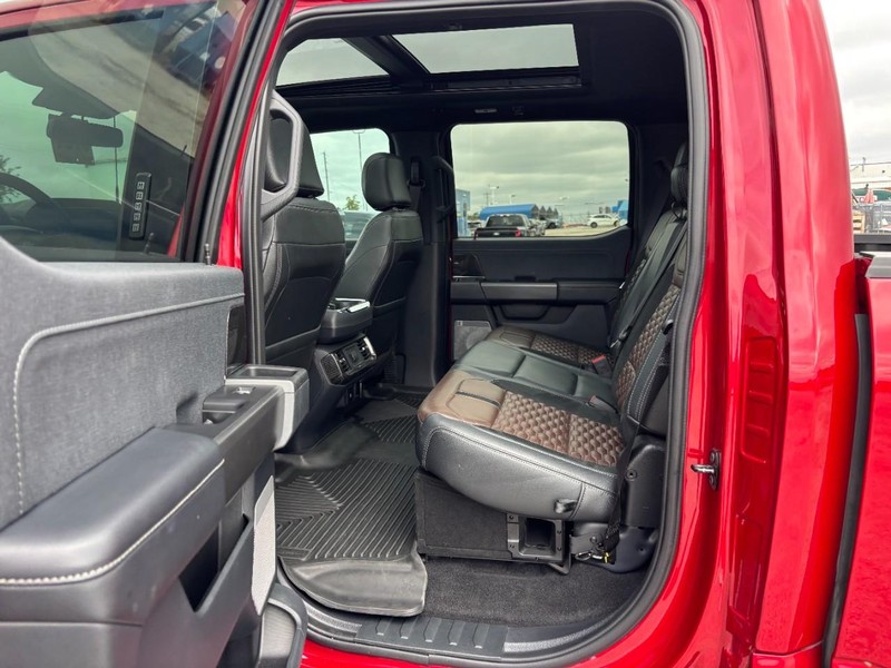 Ford F-150 Vehicle Full-screen Gallery Image 12