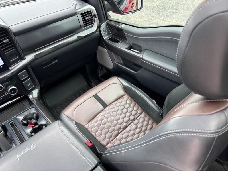 Ford F-150 Vehicle Full-screen Gallery Image 15
