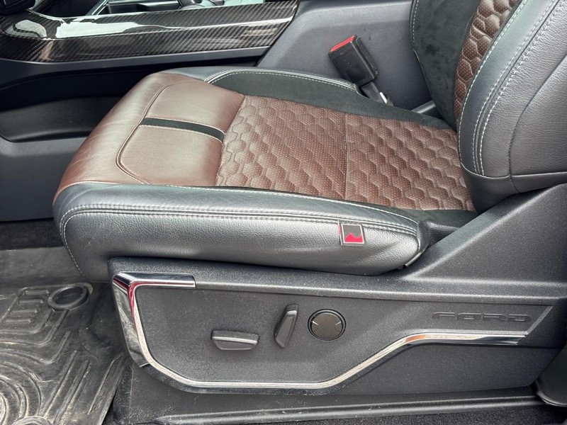 Ford F-150 Vehicle Full-screen Gallery Image 16