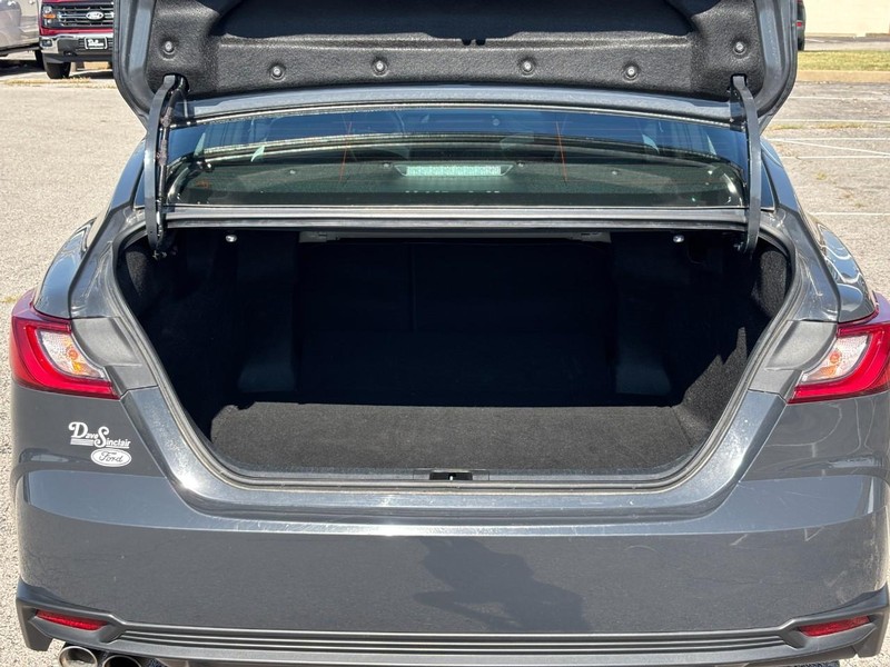 Toyota Camry Vehicle Image 11
