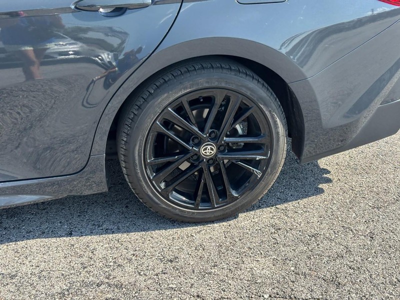 Toyota Camry Vehicle Image 12