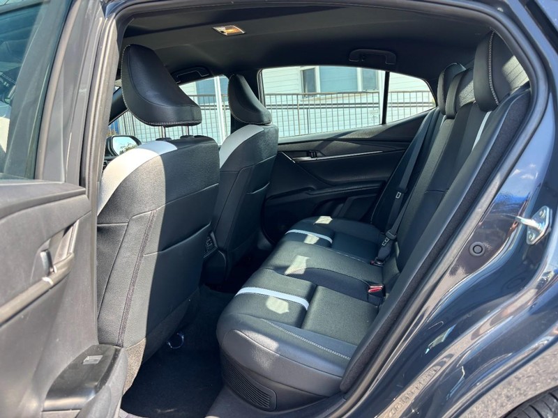 Toyota Camry Vehicle Image 13