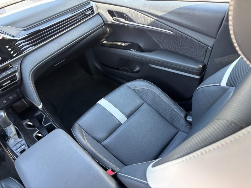 Toyota Camry Vehicle Image 16