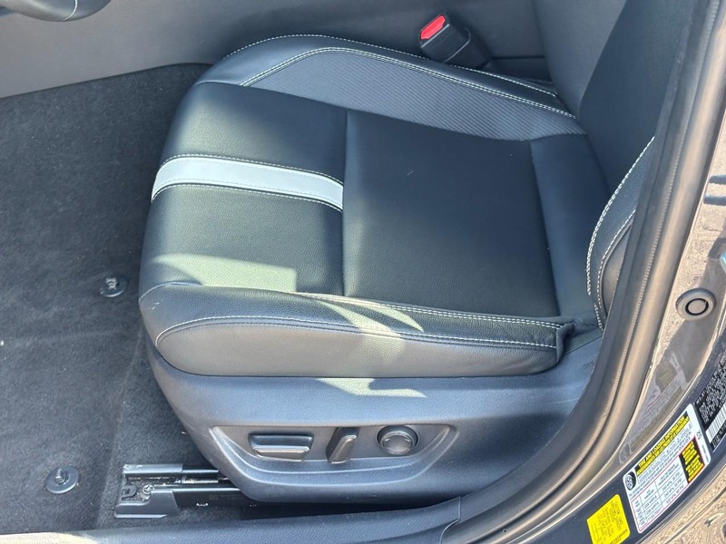 Toyota Camry Vehicle Image 17