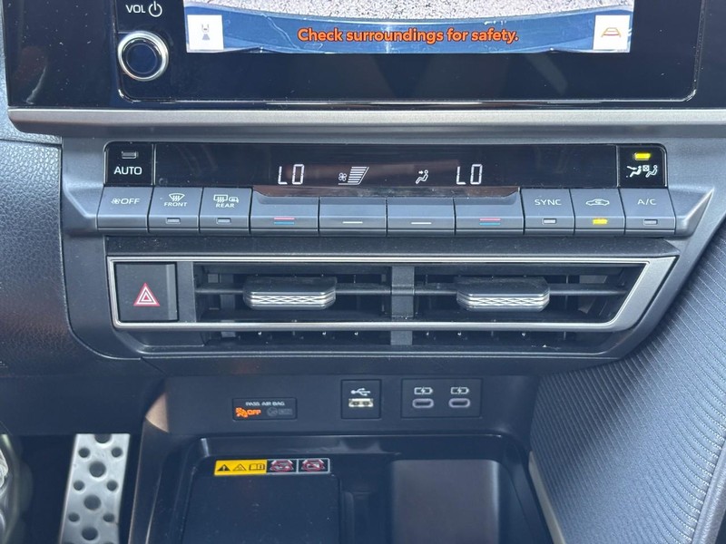 Toyota Camry Vehicle Image 24