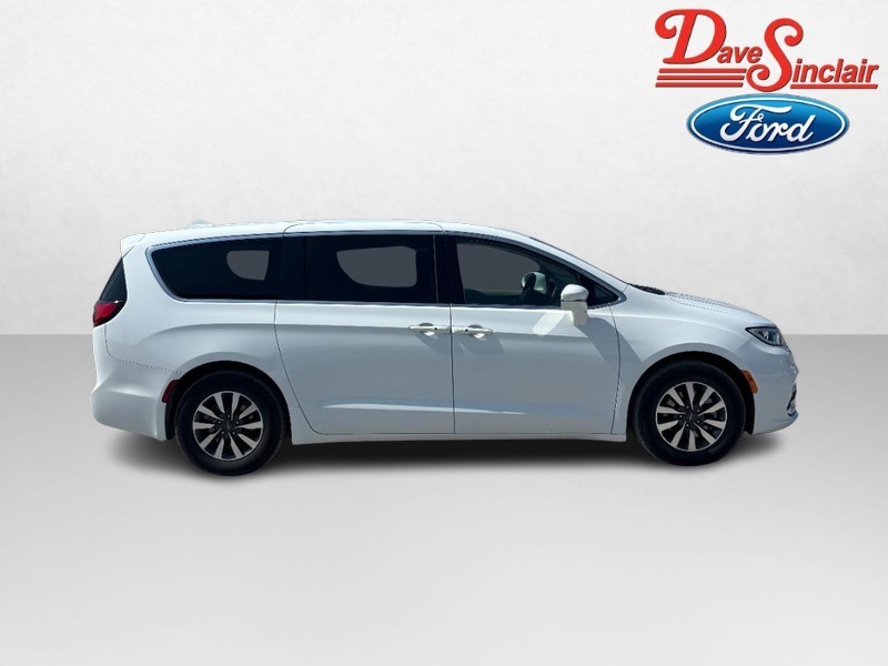 Chrysler Pacifica Vehicle Image 05