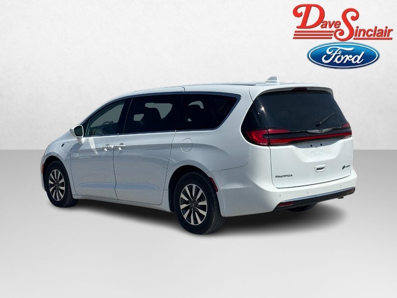 Chrysler Pacifica Vehicle Image 09