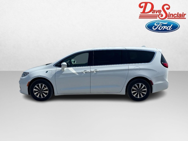 Chrysler Pacifica Vehicle Image 10
