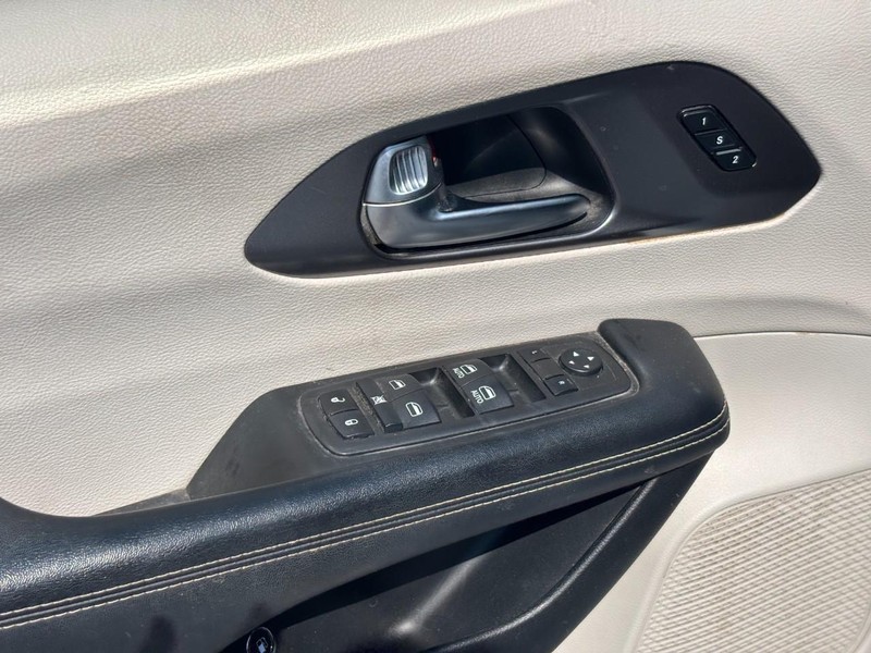 Chrysler Pacifica Vehicle Image 19