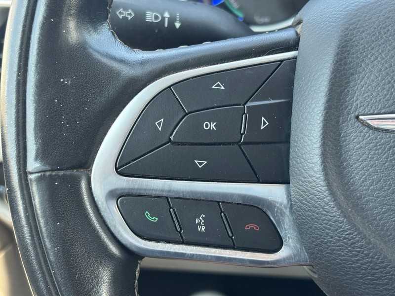 Chrysler Pacifica Vehicle Image 20