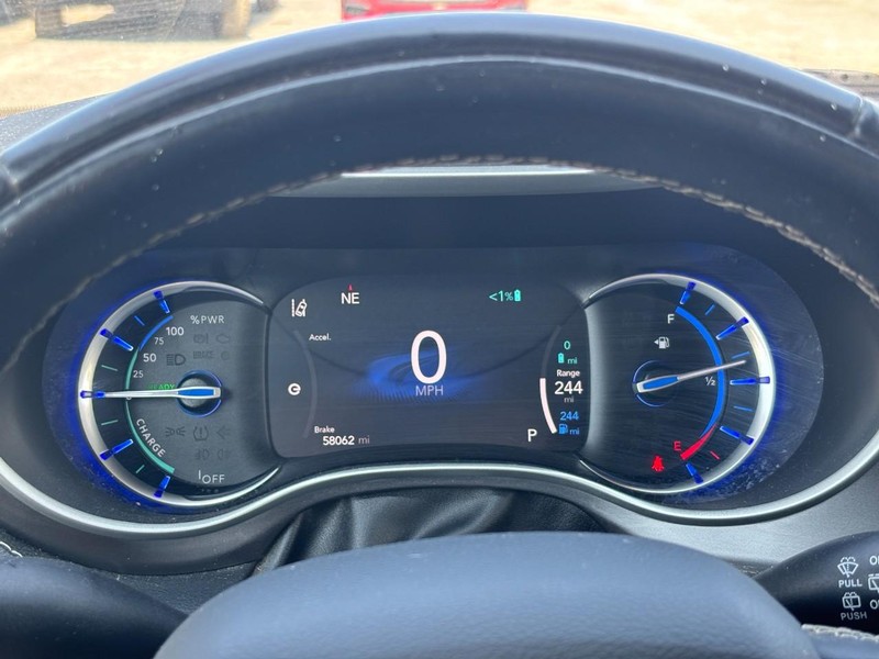 Chrysler Pacifica Vehicle Image 22