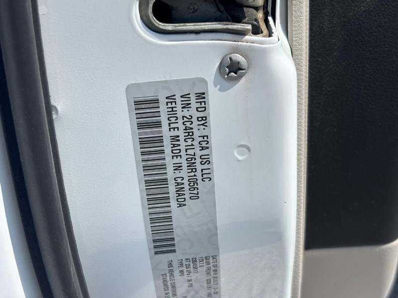 Chrysler Pacifica Vehicle Image 26