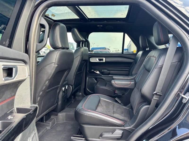 Ford Explorer Vehicle Image 14