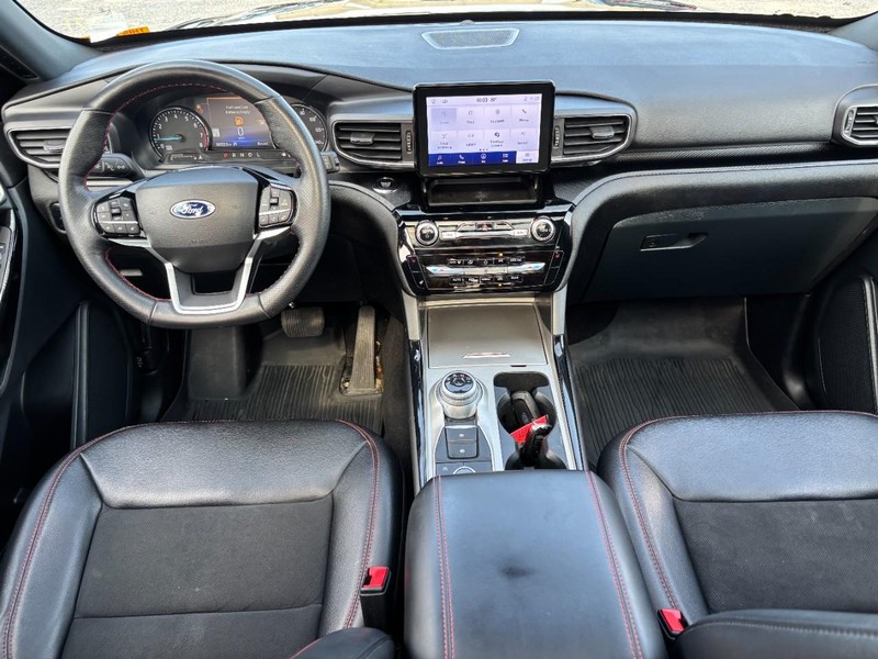 Ford Explorer Vehicle Image 16
