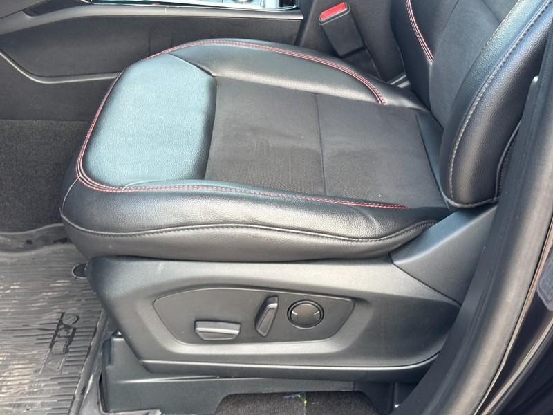 Ford Explorer Vehicle Image 18
