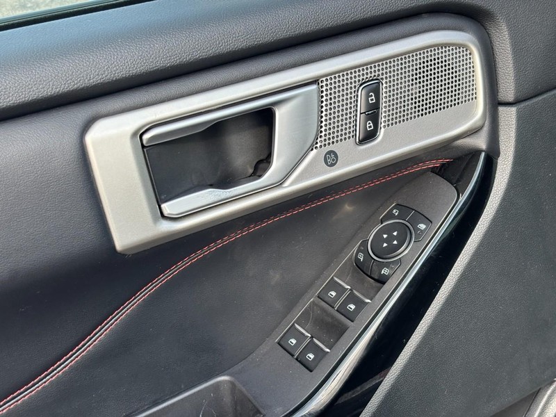 Ford Explorer Vehicle Image 19
