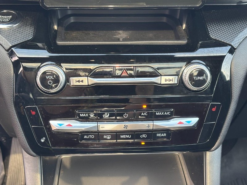 Ford Explorer Vehicle Image 26