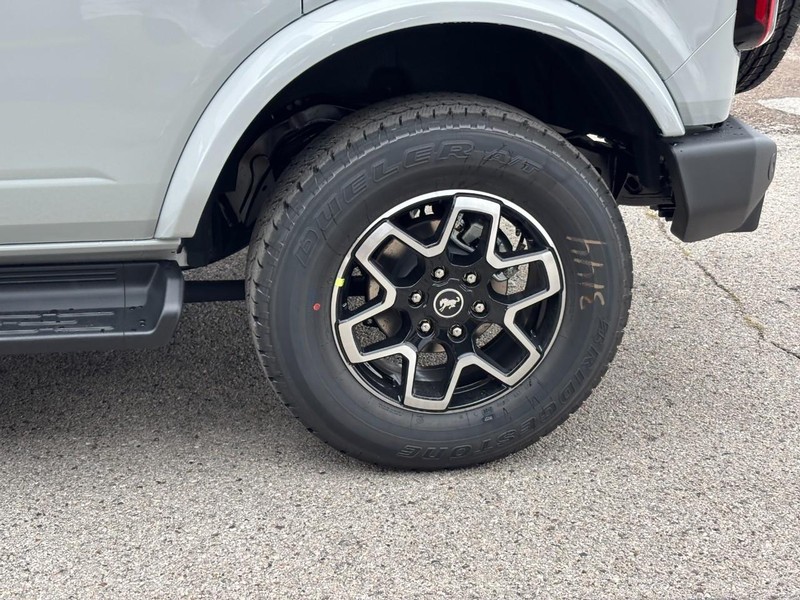 Ford Bronco Vehicle Image 12