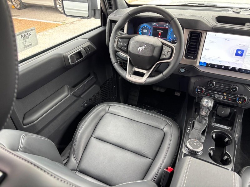 Ford Bronco Vehicle Image 14