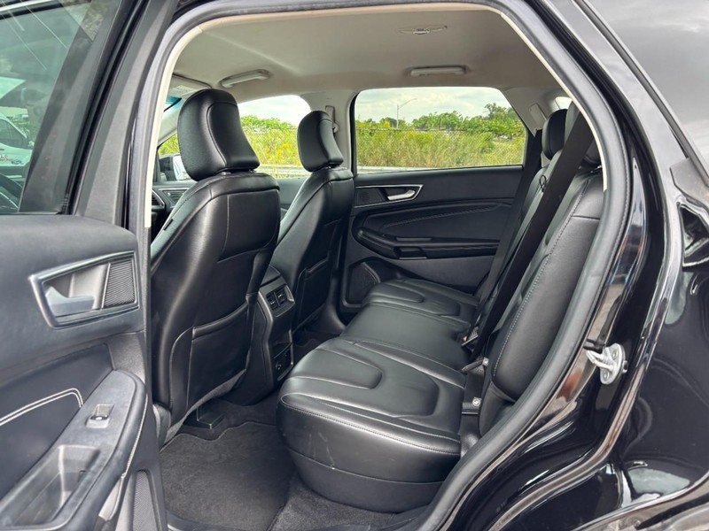 Ford Edge Vehicle Image 13