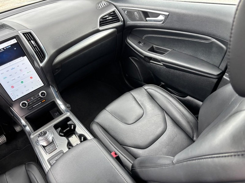 Ford Edge Vehicle Image 16