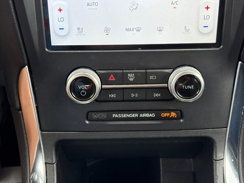 Ford Edge Vehicle Image 24