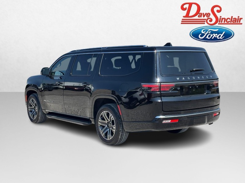 Jeep Wagoneer L Vehicle Image 09