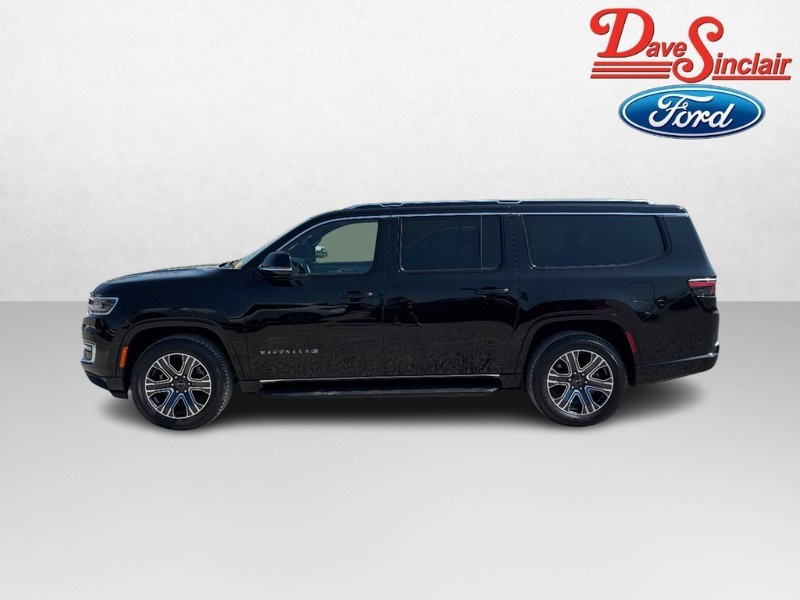 Jeep Wagoneer L Vehicle Image 10